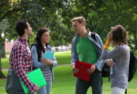 estudiantes en el campus 7 estudiantes en el campus 7
